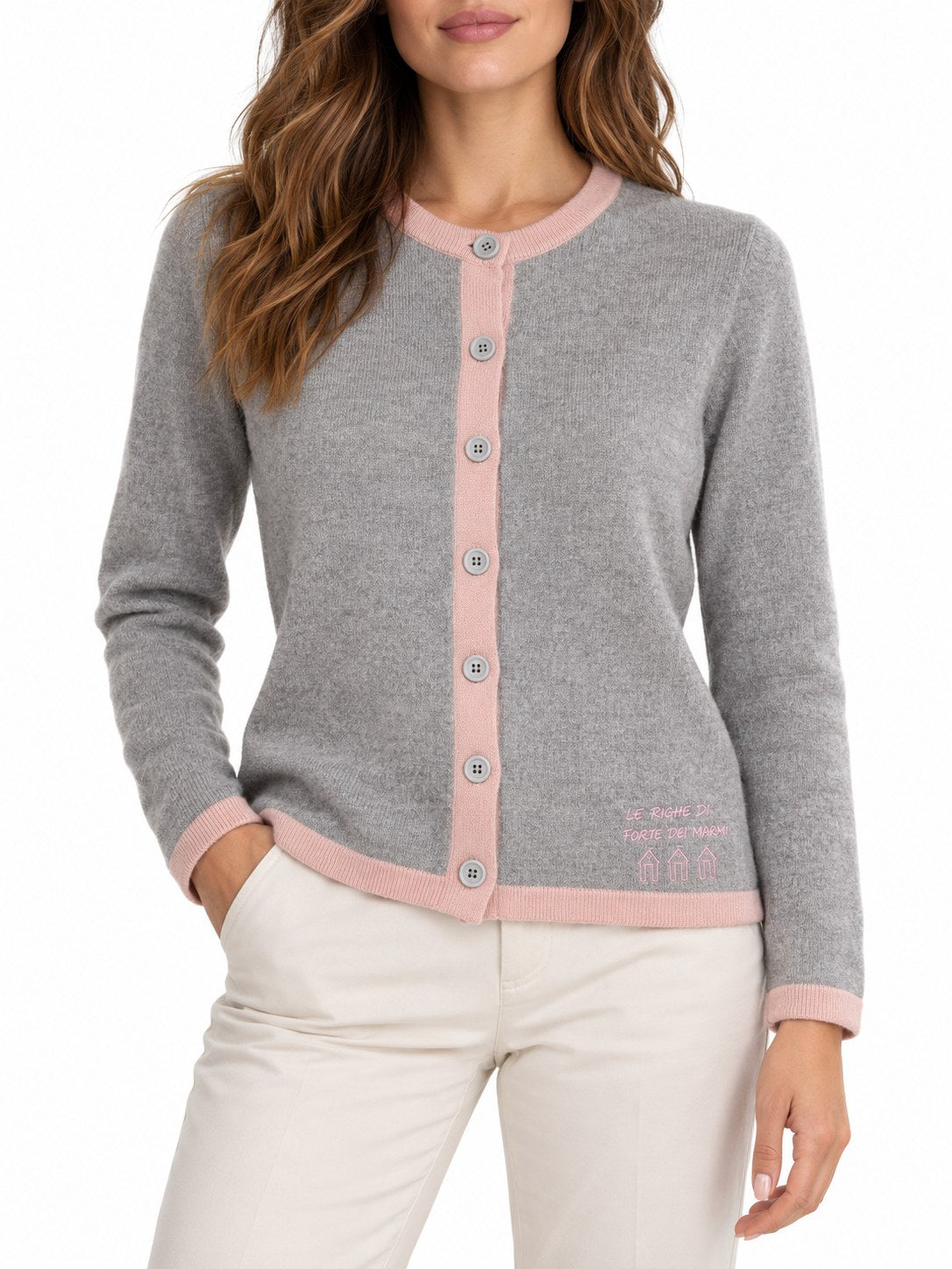 Cardigan con profili a contrasto grigio/rosa — indossato