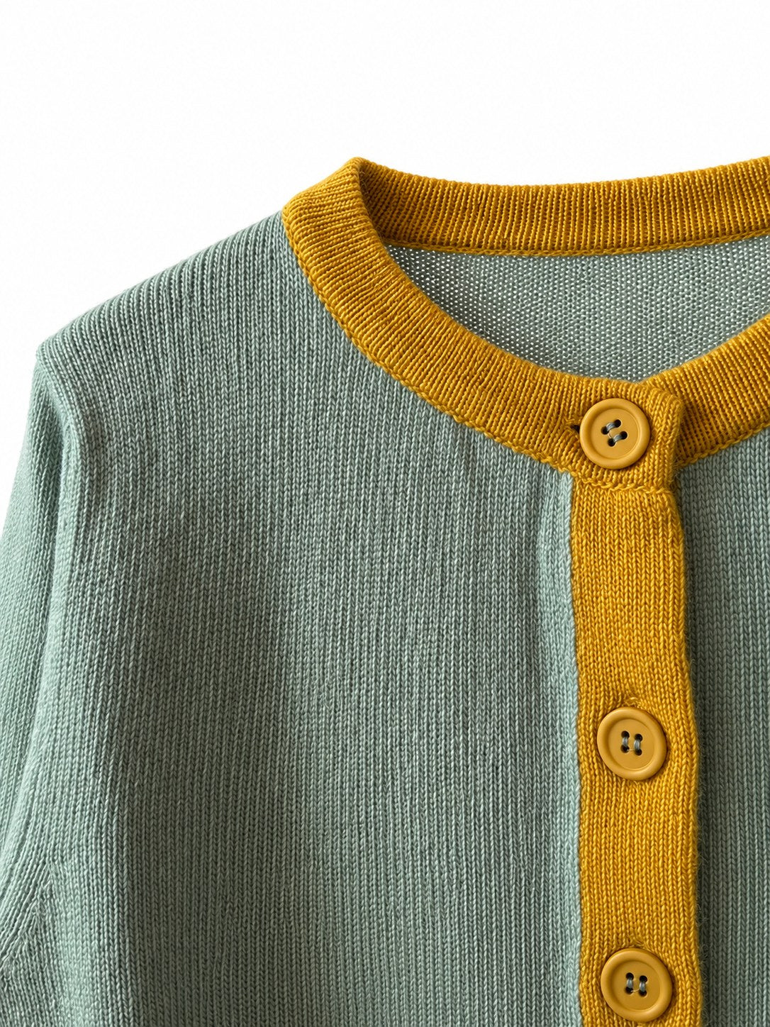Cardigan con profili a contrasto verde salvia/senape — dettaglio